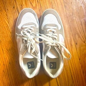 EUC Veja sneakers cream, tan, light pink